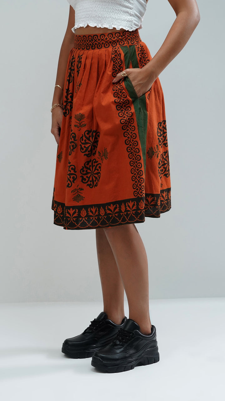 Nesavaali Midi Skirt, emphasizing the stylish yet comfortable fit.